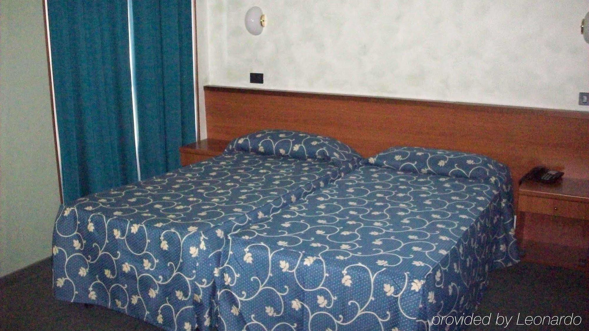 Hotel Naviglio Grande Corsico Camera foto